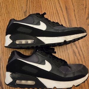 Nike Men's Black and Dark Gray Air Max 90 Sneakers